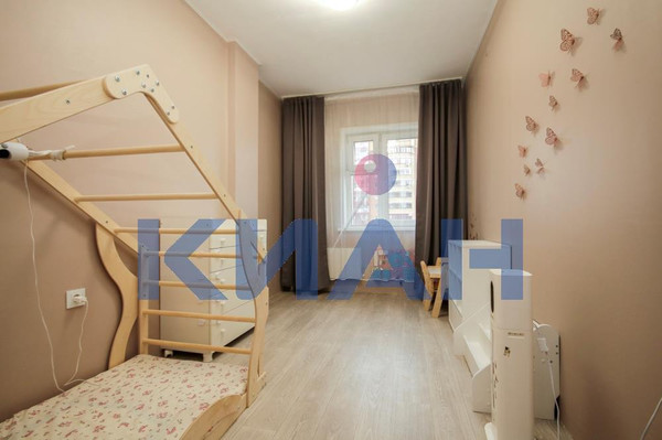 Продам трехкомнатную (3-комн.) квартиру, Норильская ул, 8г, Красноярск г