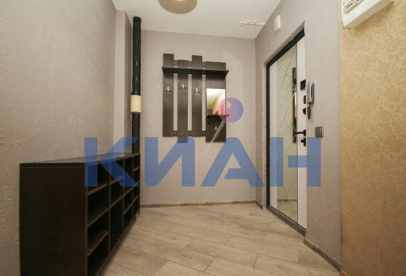 Продам трехкомнатную (3-комн.) квартиру, Норильская ул, 8г, Красноярск г