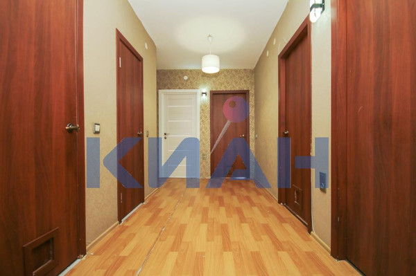 Продам трехкомнатную (3-комн.) квартиру, Норильская ул, 8г, Красноярск г