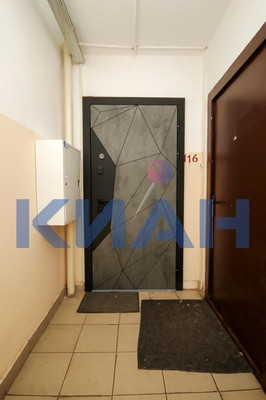Продам трехкомнатную (3-комн.) квартиру, Норильская ул, 8г, Красноярск г