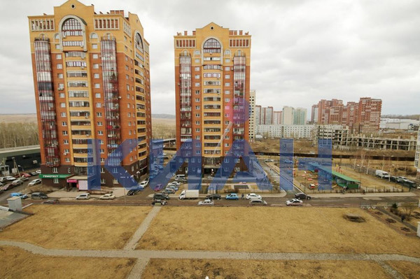 Продам трехкомнатную (3-комн.) квартиру, Норильская ул, 8г, Красноярск г