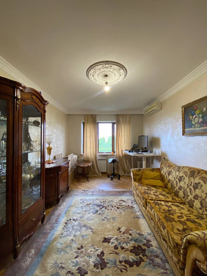 Продам трехкомнатную (3-комн.) квартиру, Бела Куна ул, 5, Симферополь г