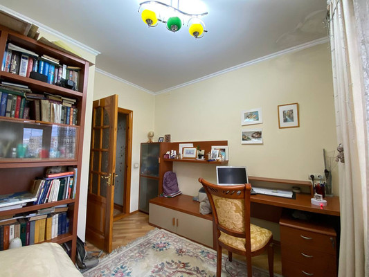 Продам трехкомнатную (3-комн.) квартиру, Бела Куна ул, 5, Симферополь г