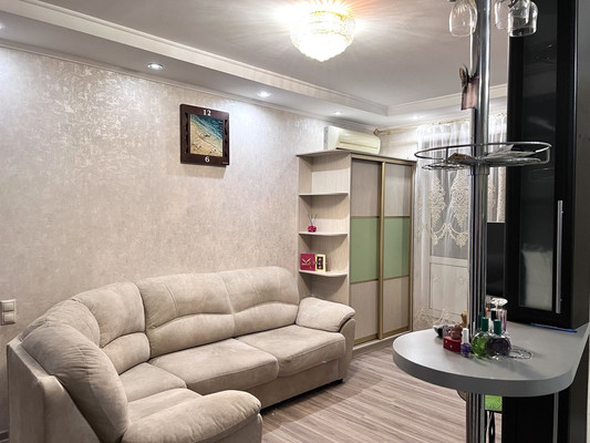 Продам двухкомнатную (2-комн.) квартиру, Дзержинского пр-кт, 192, Новороссийск г