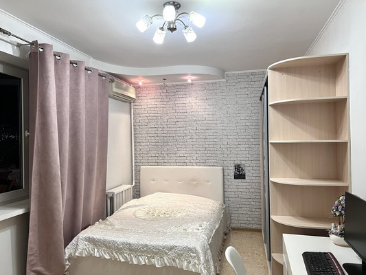 Продам двухкомнатную (2-комн.) квартиру, Дзержинского пр-кт, 192, Новороссийск г