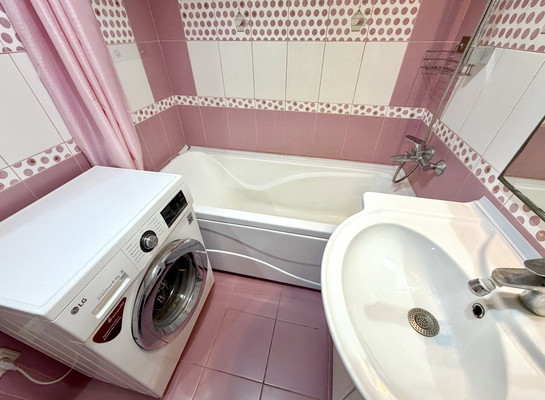 Продам двухкомнатную (2-комн.) квартиру, Бумажников пр-кт, 13Б, Астрахань г