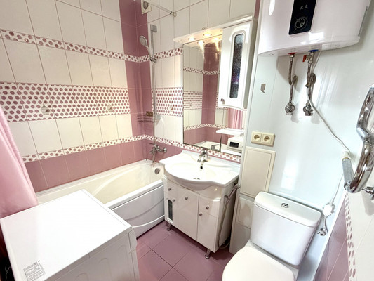 Продам двухкомнатную (2-комн.) квартиру, Бумажников пр-кт, 13Б, Астрахань г