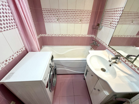 Продам двухкомнатную (2-комн.) квартиру, Бумажников пр-кт, 13Б, Астрахань г