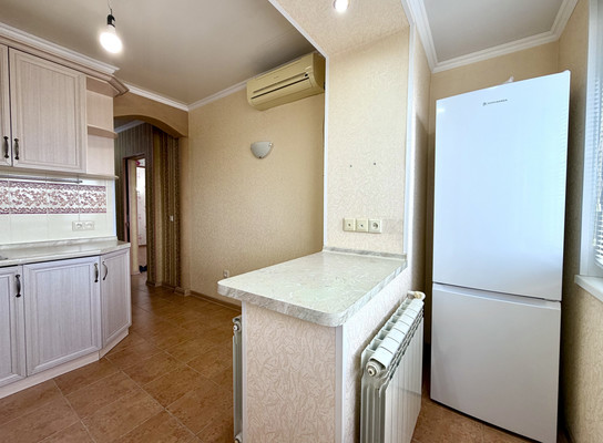 Продам двухкомнатную (2-комн.) квартиру, Бумажников пр-кт, 13Б, Астрахань г