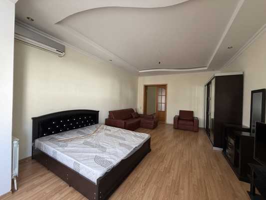 Продам двухкомнатную (2-комн.) квартиру, Кешокова ул, 57, Нальчик г