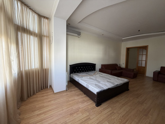 Продам двухкомнатную (2-комн.) квартиру, Кешокова ул, 57, Нальчик г