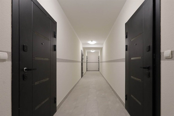 Продам двухкомнатную (2-комн.) квартиру, Сержанта Мишина ул, 83, Калининград г