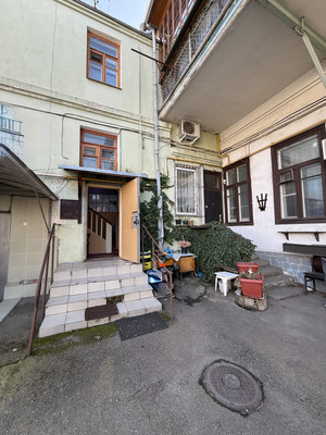 Продам двухкомнатную (2-комн.) квартиру, Советская ул, 33, Краснодар г