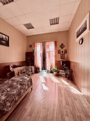 Продам двухкомнатную (2-комн.) квартиру, Советская ул, 33, Краснодар г