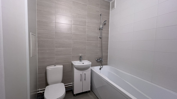 Продам трехкомнатную (3-комн.) квартиру, Кузнецовская ул, 58к1, Санкт-Петербург г