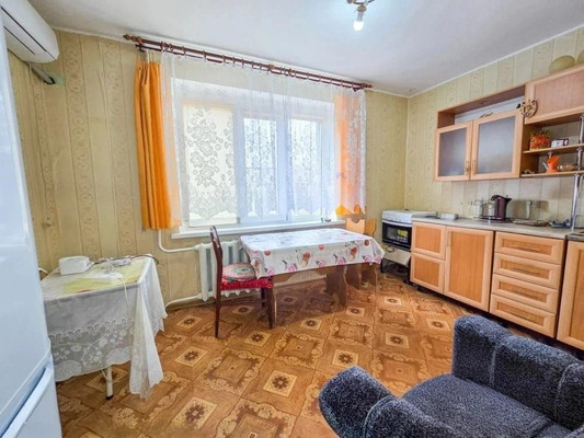 Продам двухкомнатную (2-комн.) квартиру, Курганная ул, 146, Елизаветинская ст-ца