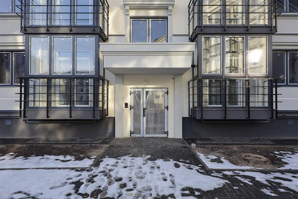 Продам двухкомнатную (2-комн.) квартиру, Сержанта Мишина ул, 83, Калининград г