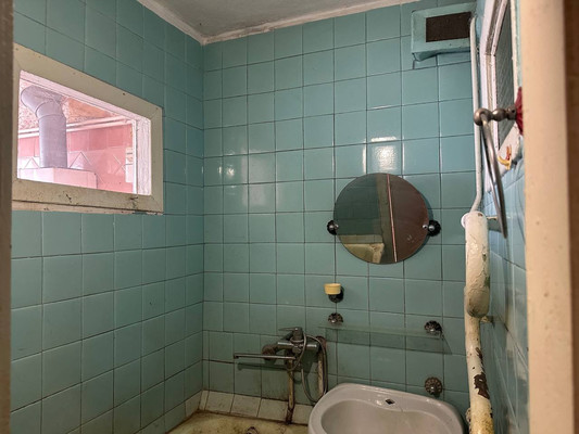 Продам двухкомнатную (2-комн.) квартиру, Трубаченко ул, 24, Симферополь г