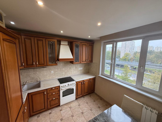 Продам трехкомнатную (3-комн.) квартиру, 800-летия Москвы ул, 32, Москва г