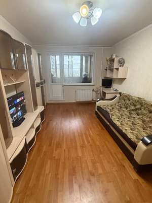 Продам трехкомнатную (3-комн.) квартиру, 800-летия Москвы ул, 32, Москва г