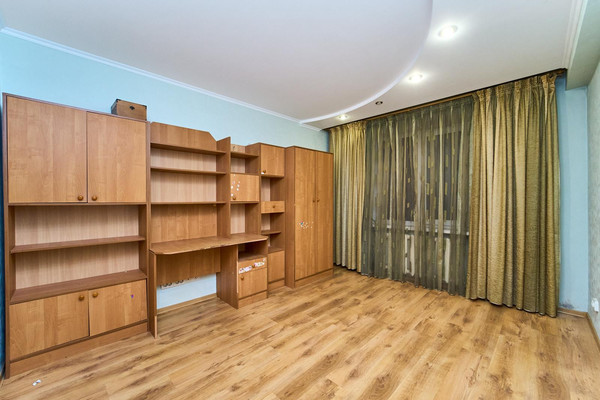 Продам трехкомнатную (3-комн.) квартиру, Красных Партизан ул, 79, Краснодар г