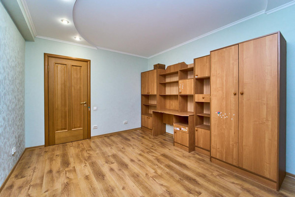 Продам трехкомнатную (3-комн.) квартиру, Красных Партизан ул, 79, Краснодар г