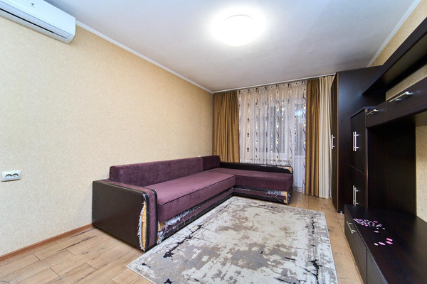 Продам трехкомнатную (3-комн.) квартиру, Красных Партизан ул, 79, Краснодар г