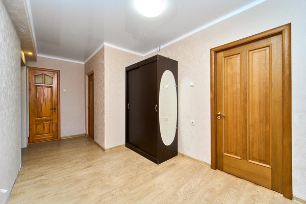 Продам трехкомнатную (3-комн.) квартиру, Красных Партизан ул, 79, Краснодар г