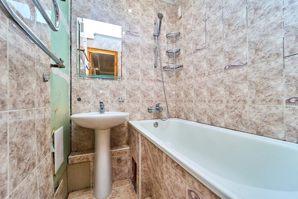 Продам трехкомнатную (3-комн.) квартиру, Красных Партизан ул, 79, Краснодар г