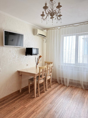 Продам двухкомнатную (2-комн.) квартиру, им. Котлярова Н.С. ул, 1, Краснодар г