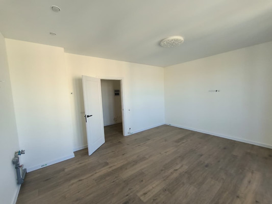 Продам трехкомнатную (3-комн.) квартиру, им. генерала Корнилова ул, 14, Краснодар г