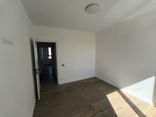 Продам трехкомнатную (3-комн.) квартиру, им. генерала Корнилова ул, 14, Краснодар г