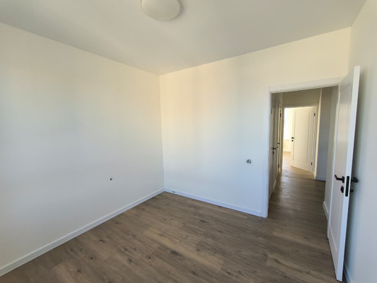 Продам трехкомнатную (3-комн.) квартиру, им. генерала Корнилова ул, 14, Краснодар г