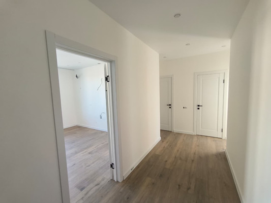 Продам трехкомнатную (3-комн.) квартиру, им. генерала Корнилова ул, 14, Краснодар г