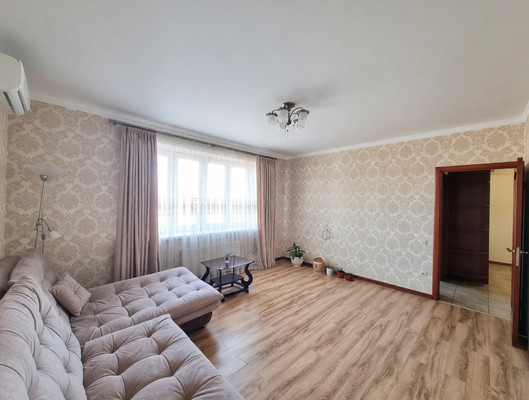 Продам трехкомнатную (3-комн.) квартиру, им. Героя Сарабеева В.И. ул, 3/1, Краснодар г