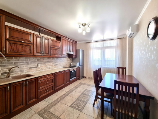 Продам трехкомнатную (3-комн.) квартиру, им. Героя Сарабеева В.И. ул, 3/1, Краснодар г