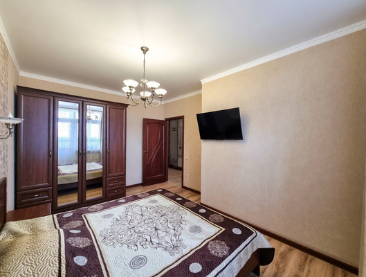 Продам трехкомнатную (3-комн.) квартиру, им. Героя Сарабеева В.И. ул, 3/1, Краснодар г