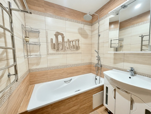 Продам трехкомнатную (3-комн.) квартиру, им. Героя Сарабеева В.И. ул, 3/1, Краснодар г