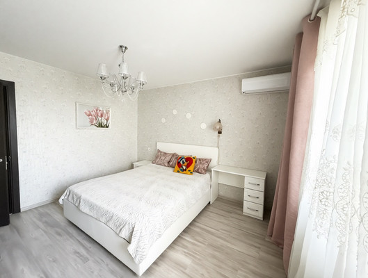 Продам двухкомнатную (2-комн.) квартиру, им. Академика Лукьяненко П.П. ул, 34, Краснодар г