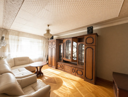 Продам трехкомнатную (3-комн.) квартиру, им. Яна Полуяна ул, 60, Краснодар г
