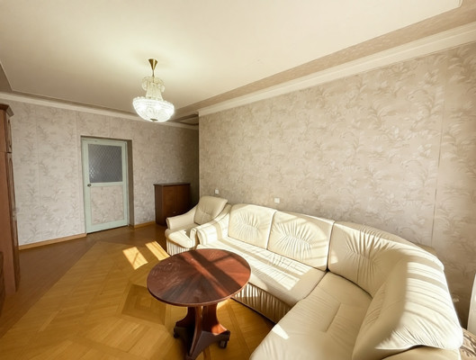 Продам трехкомнатную (3-комн.) квартиру, им. Яна Полуяна ул, 60, Краснодар г