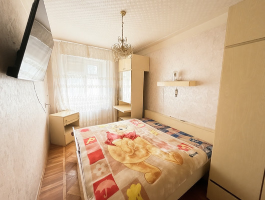 Продам трехкомнатную (3-комн.) квартиру, им. Яна Полуяна ул, 60, Краснодар г