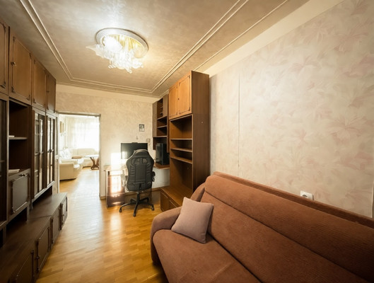 Продам трехкомнатную (3-комн.) квартиру, им. Яна Полуяна ул, 60, Краснодар г