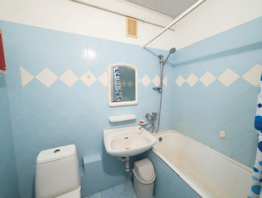 Продам трехкомнатную (3-комн.) квартиру, им. Яна Полуяна ул, 60, Краснодар г