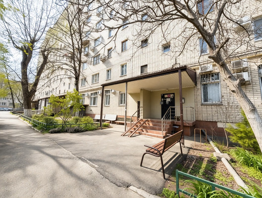 Продам трехкомнатную (3-комн.) квартиру, им. Яна Полуяна ул, 60, Краснодар г