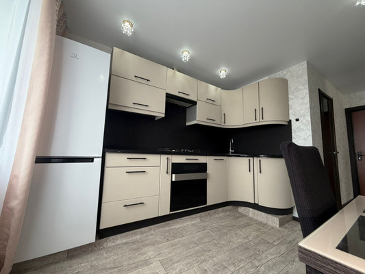 Продам трехкомнатную (3-комн.) квартиру, Ленинградская ул, 49, Комсомольск-на-Амуре г