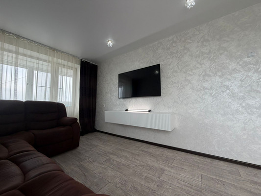 Продам трехкомнатную (3-комн.) квартиру, Ленинградская ул, 49, Комсомольск-на-Амуре г