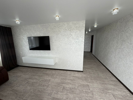 Продам трехкомнатную (3-комн.) квартиру, Ленинградская ул, 49, Комсомольск-на-Амуре г