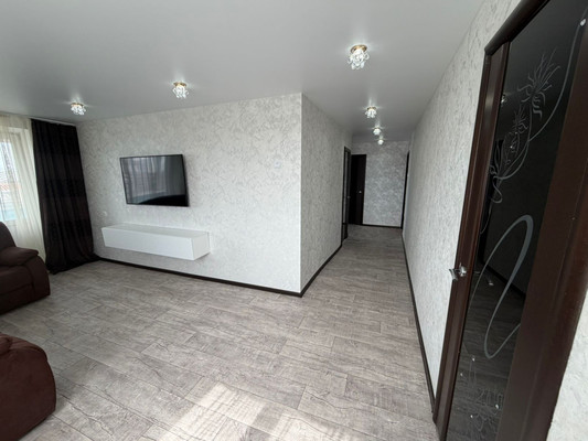 Продам трехкомнатную (3-комн.) квартиру, Ленинградская ул, 49, Комсомольск-на-Амуре г