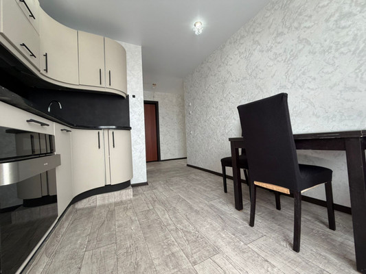 Продам трехкомнатную (3-комн.) квартиру, Ленинградская ул, 49, Комсомольск-на-Амуре г